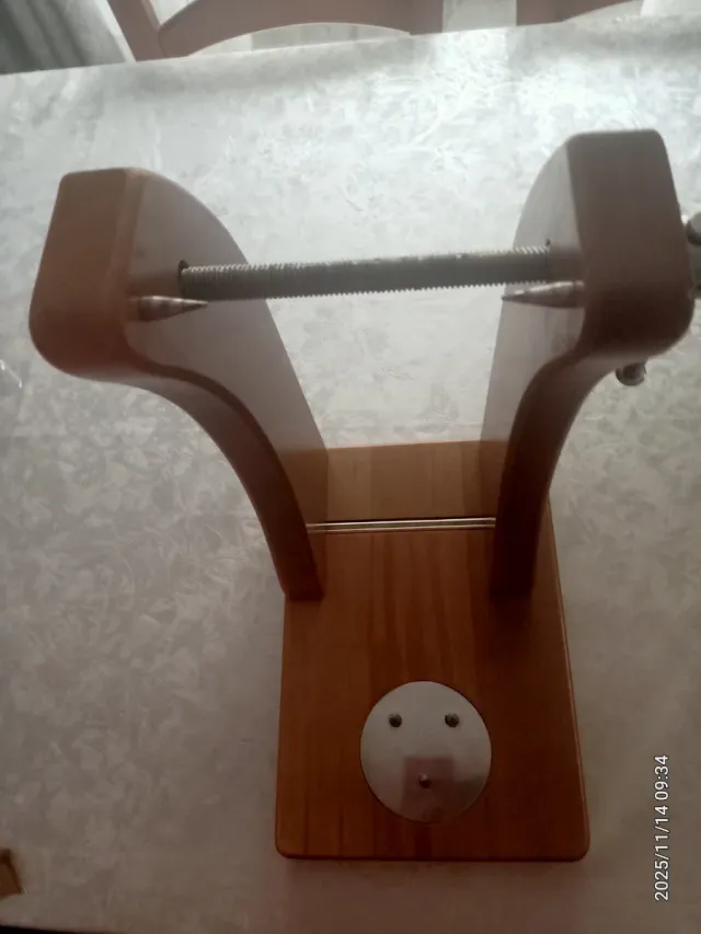 Jamonero de madera Bello