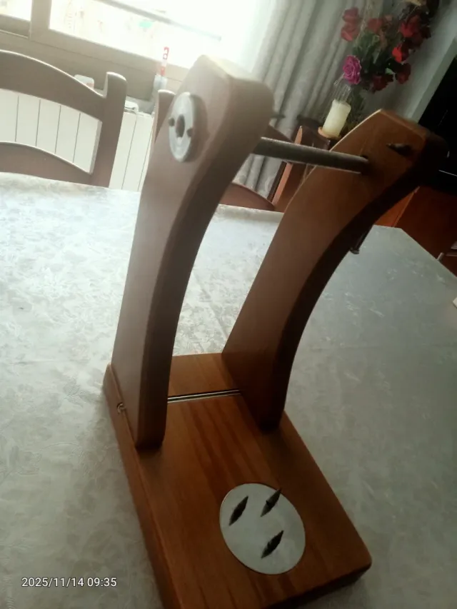Jamonero de madera Bello