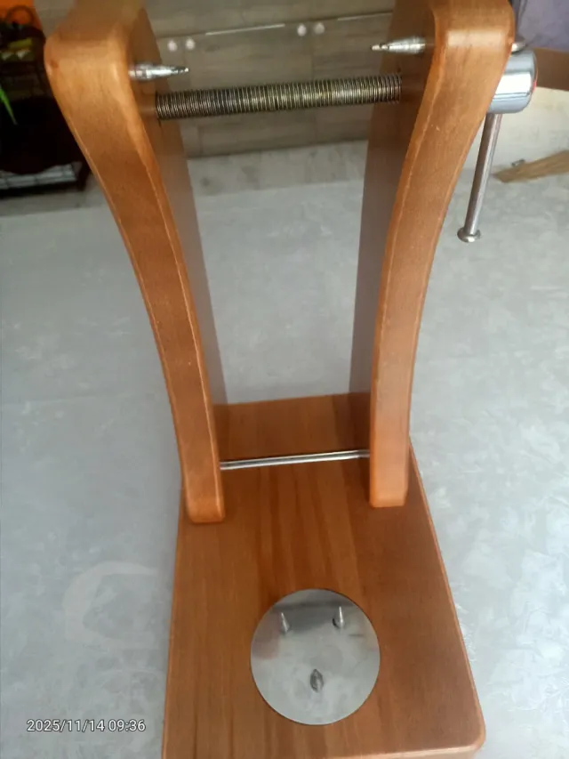 Jamonero de madera Bello