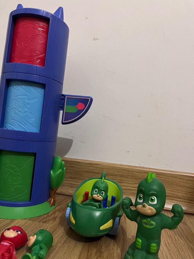 Torre Base PJ Masks con figuras personajes