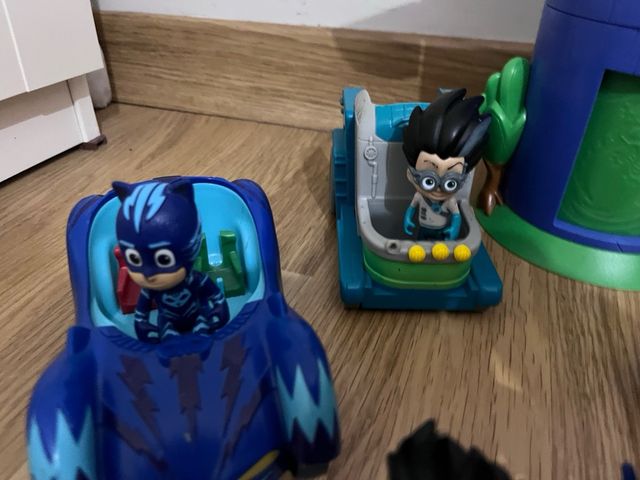 Torre Base PJ Masks con figuras personajes