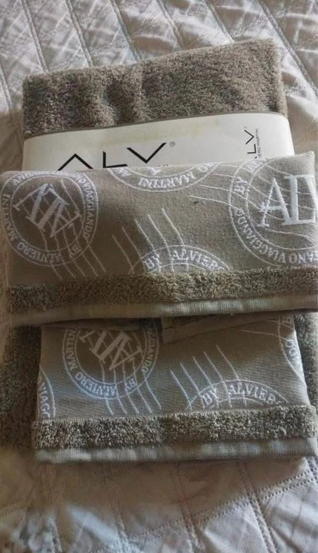 Asciugamani Alviero Martini  1 grande e 1 piccolo