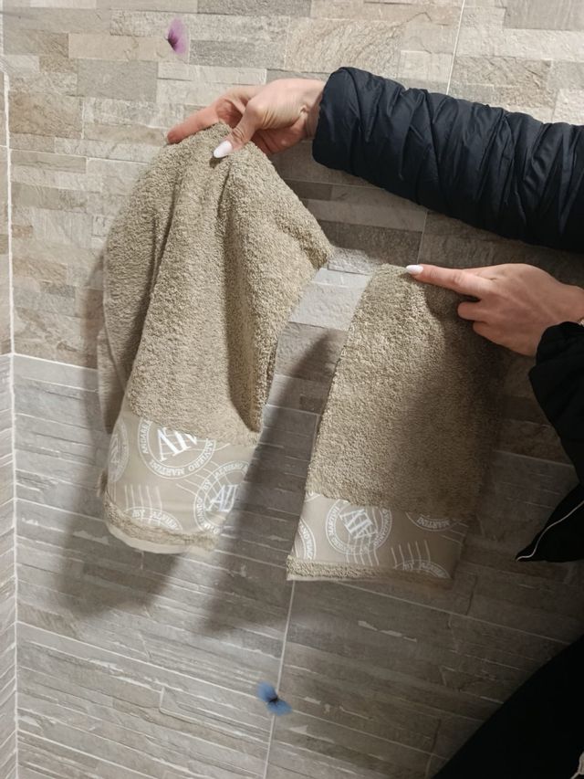 Asciugamani Alviero Martini  1 grande e 1 piccolo