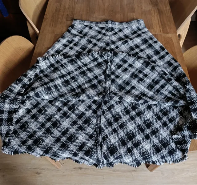 Falda larga Mango cuadros blanco y negro