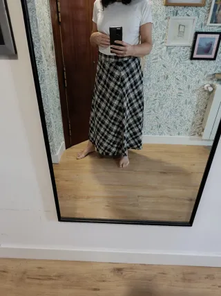 Falda larga Mango cuadros blanco y negro