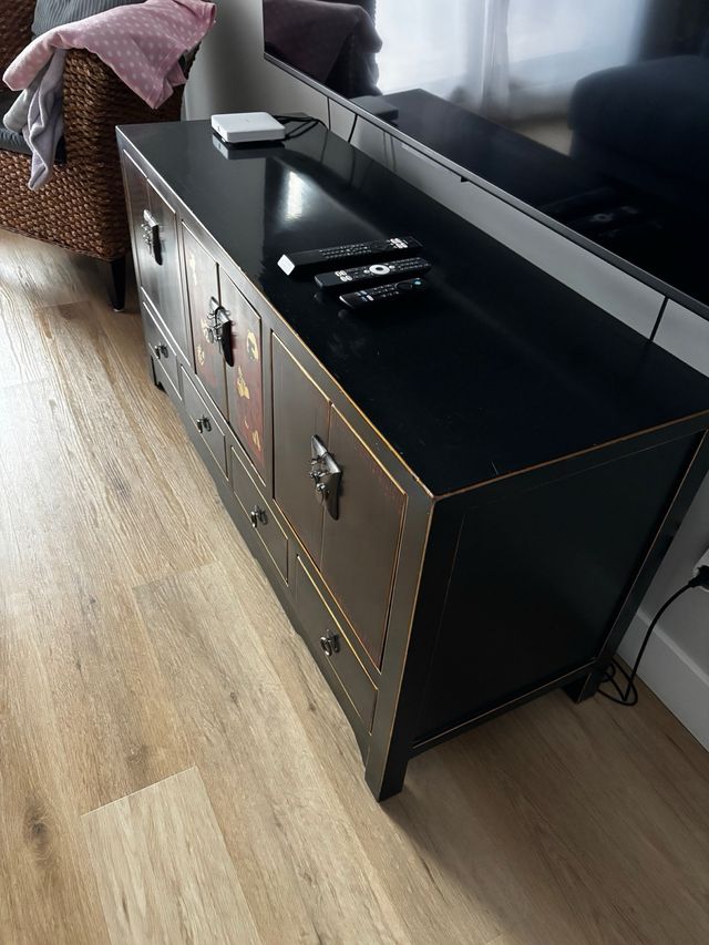 Mueble oriental madera lacada negro y dorado