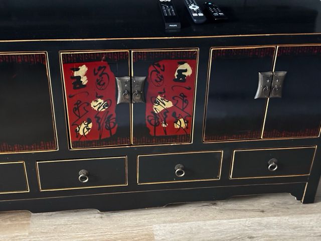 Mueble oriental madera lacada negro y dorado