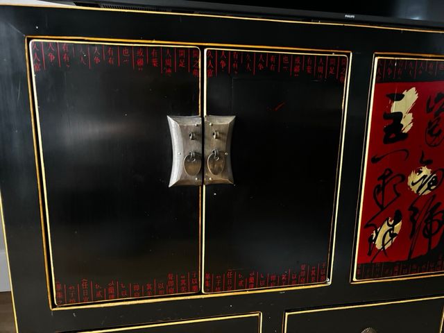 Mueble oriental madera lacada negro y dorado