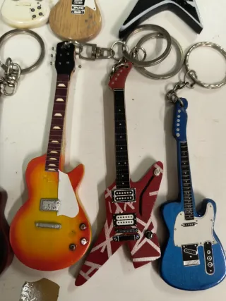 13 Portachiavi Chitarra in Legno