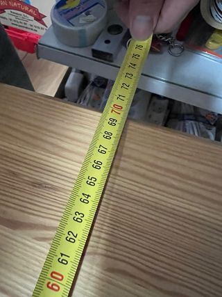 Mesa de madera y metal