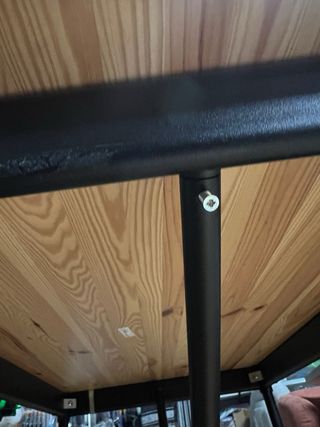 Mesa de madera y metal