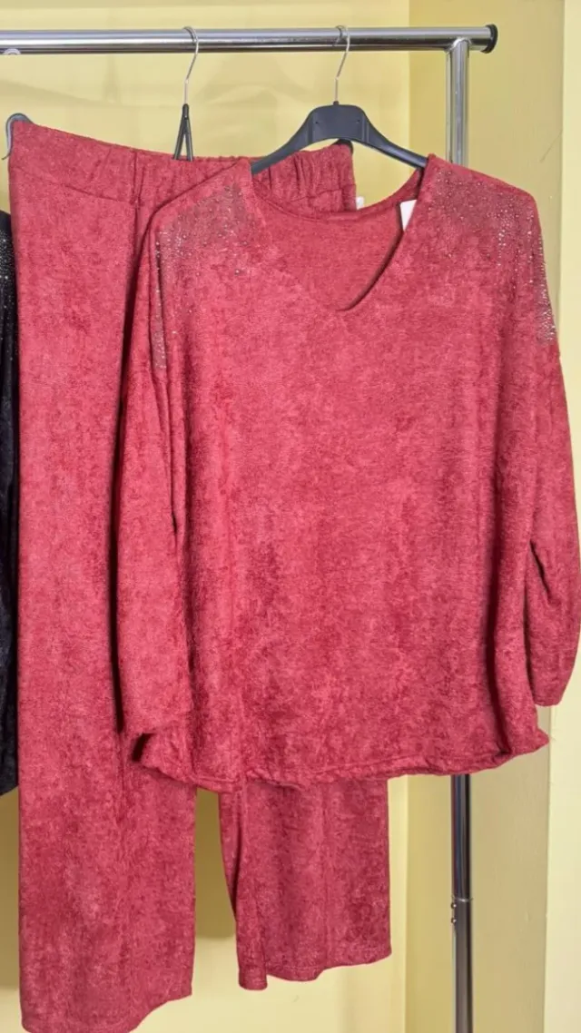 Conjunto casual con brillantes