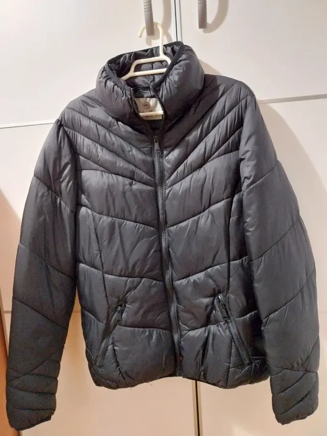 Cazadora acolchada negra mujer