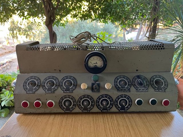 Aparelho eletrônico vintage