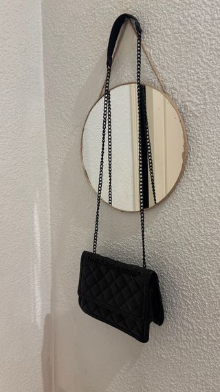 Bolso negro acolchado Stradivarius