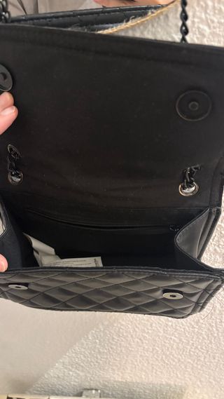 Bolso negro acolchado Stradivarius