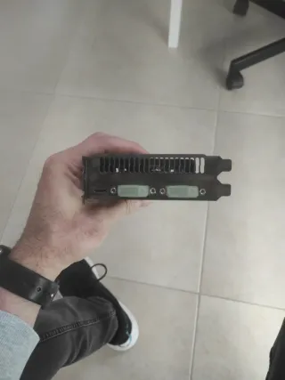 Tarjeta Gráfica Gigabyte GTX 550 OC 1GB