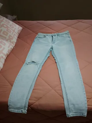 Pantalón vaquero desgastado azul