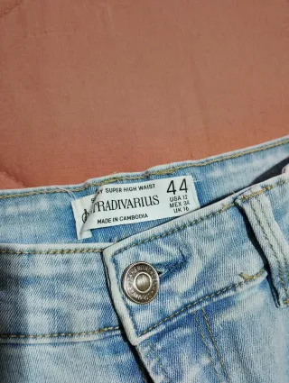 Pantalón vaquero desgastado azul