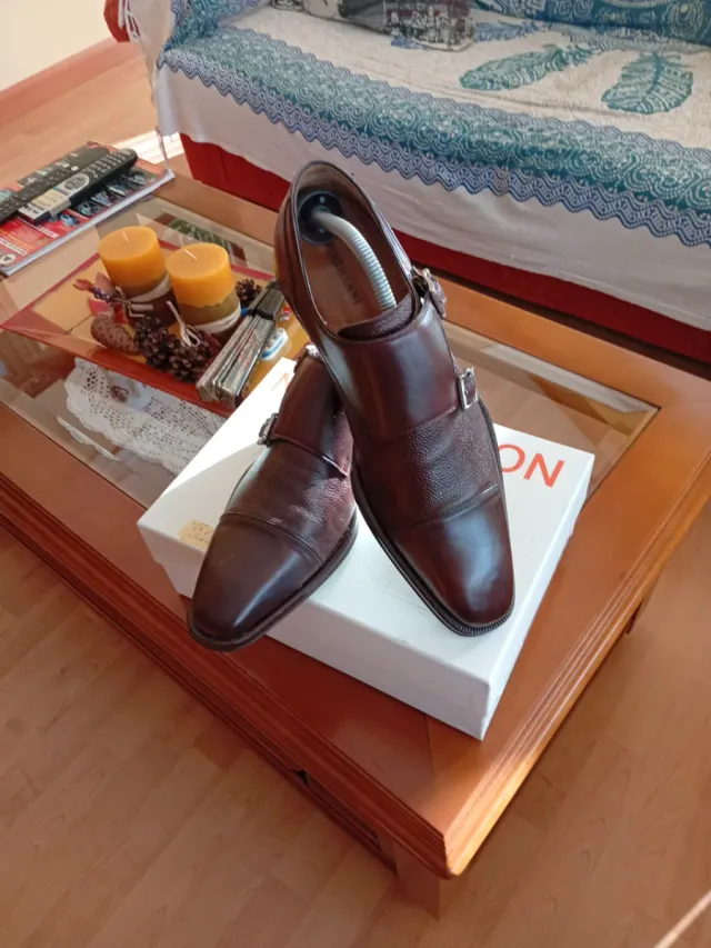 Zapatos de vestir marrones con doble hebilla