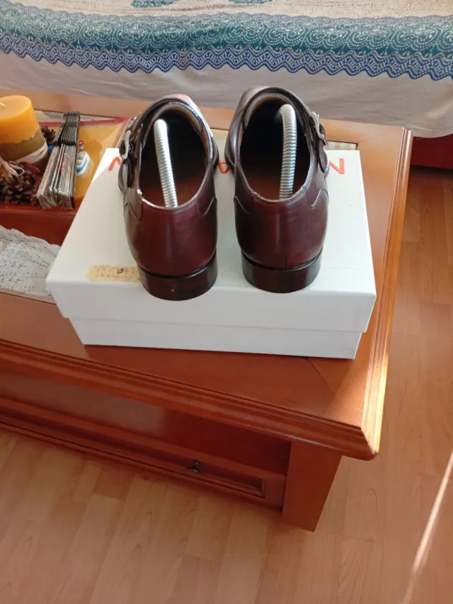 Zapatos de vestir marrones con doble hebilla