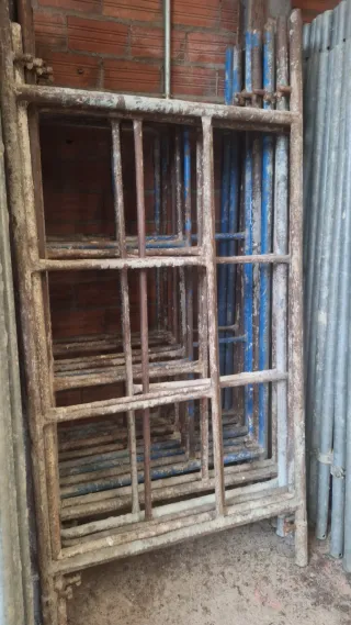 Conjunto andamio de obra