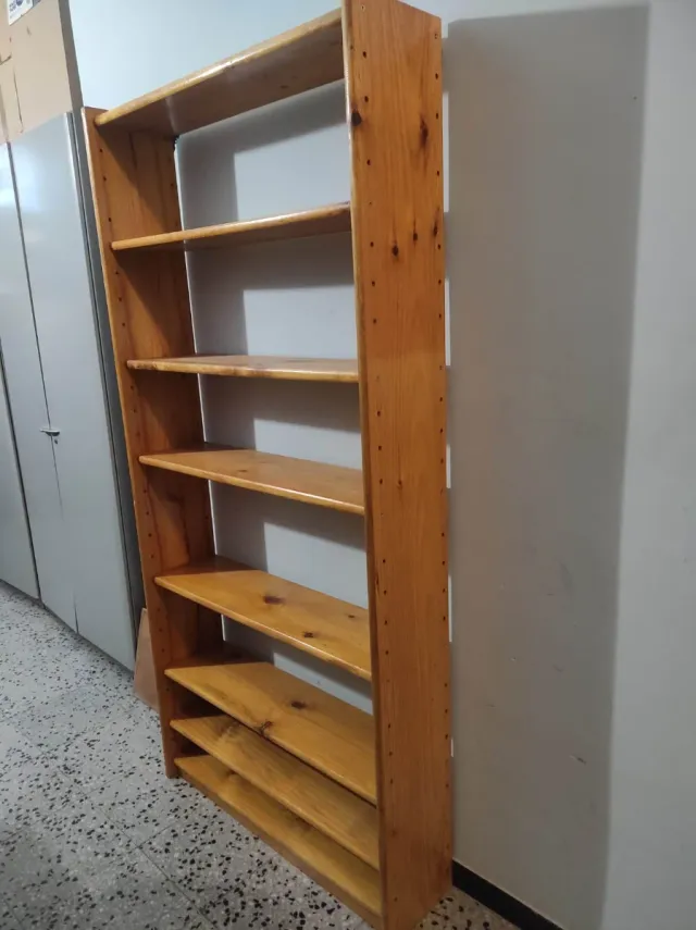 Estantería de pino