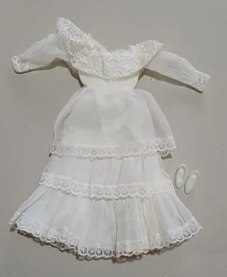 Abito Barbie bianco con pizzo e scarpe