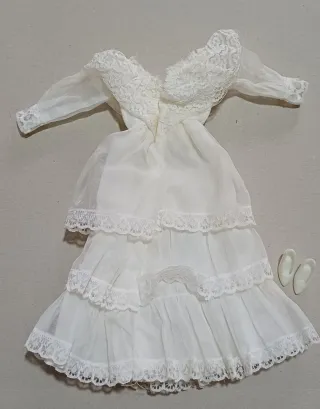 Abito Barbie bianco con pizzo e scarpe