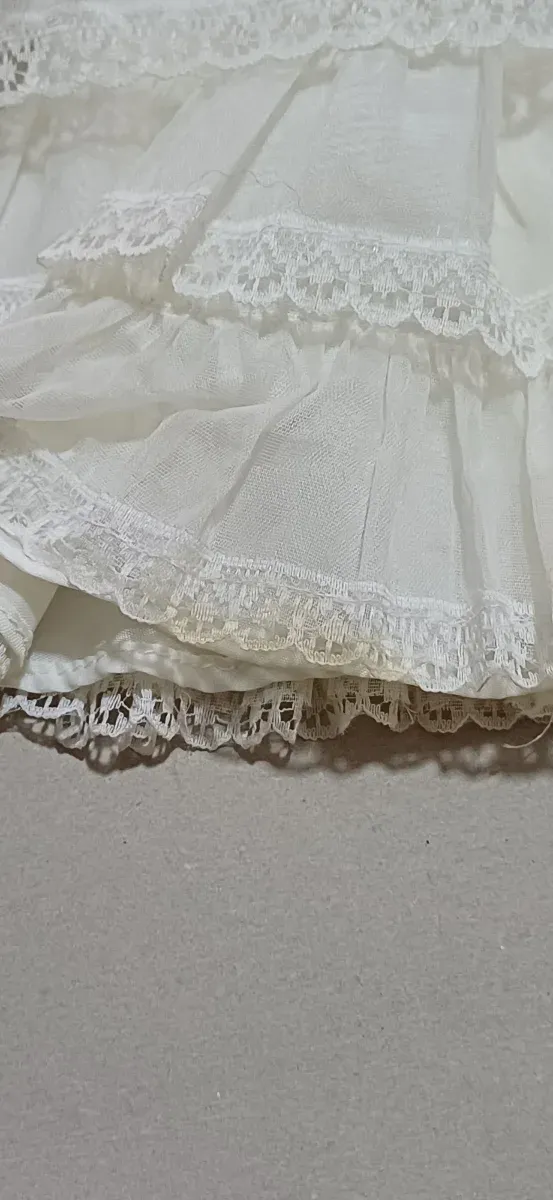 Abito Barbie bianco con pizzo e scarpe