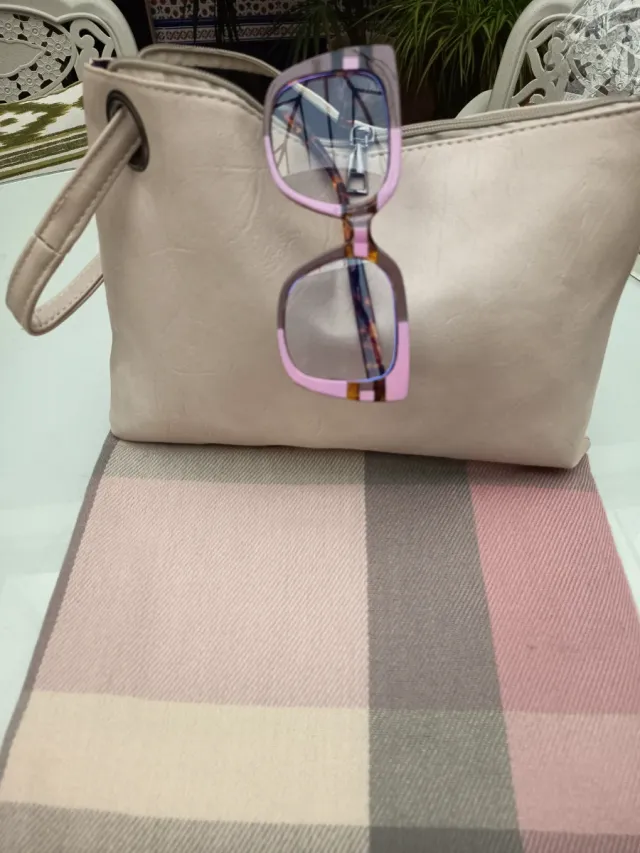 Conjunto: Mantoleta, Cartera y Gafas