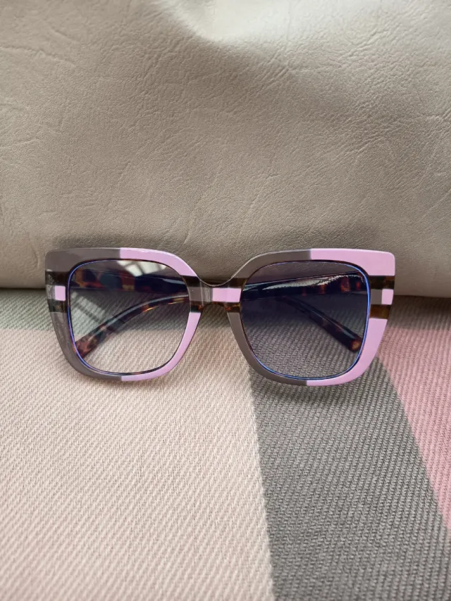 Conjunto: Mantoleta, Cartera y Gafas