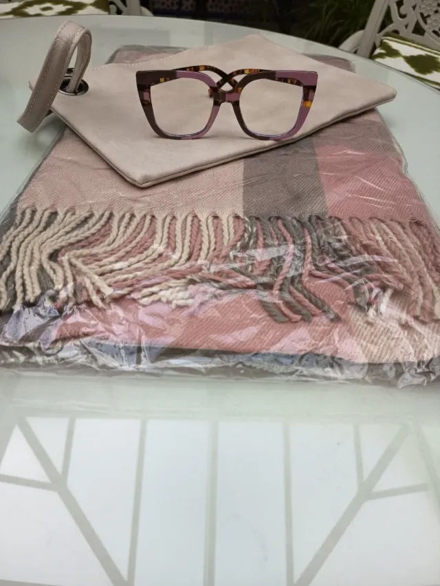 Conjunto: Mantoleta, Cartera y Gafas