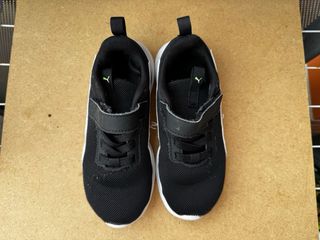 Zapatillas Puma niño negras