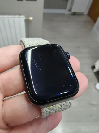 Apple Watch Series 8 45mm + Extras