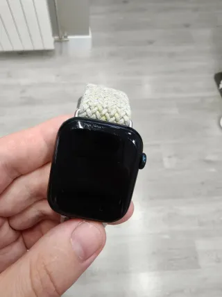 Apple Watch Series 8 45mm + Extras