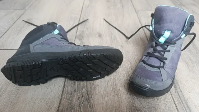 Botas de montaña Quechua grises y turquesa