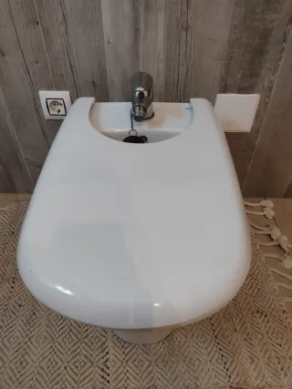 Bidé de cerámica blanco