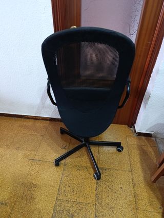 Silla de oficina negra