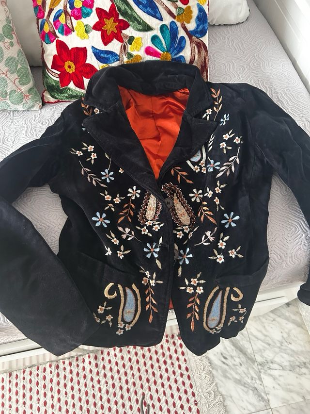 Chaqueta de terciopelo bordada