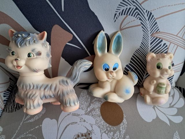 Lote 3 muñecos de goma. Años 70. Gatito de Famosa.