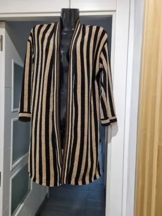 Gabardina larga mujer rayas beige y negro