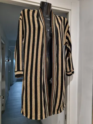 Gabardina larga mujer rayas beige y negro