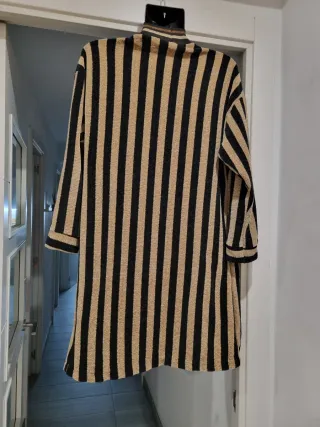 Gabardina larga mujer rayas beige y negro