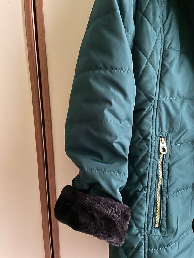 Giacca verde trapuntata con cappuccio