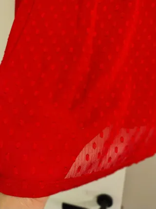 Blusa roja tejido plumeti manga semitransparente