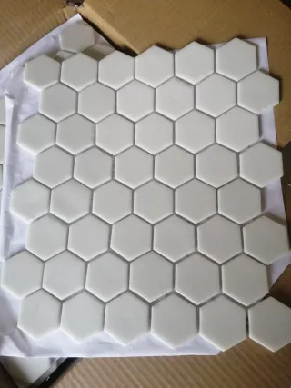 Mosaico hexagonal blanco para baño/cocina