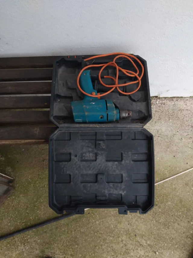 Taladro eléctrico con maletín