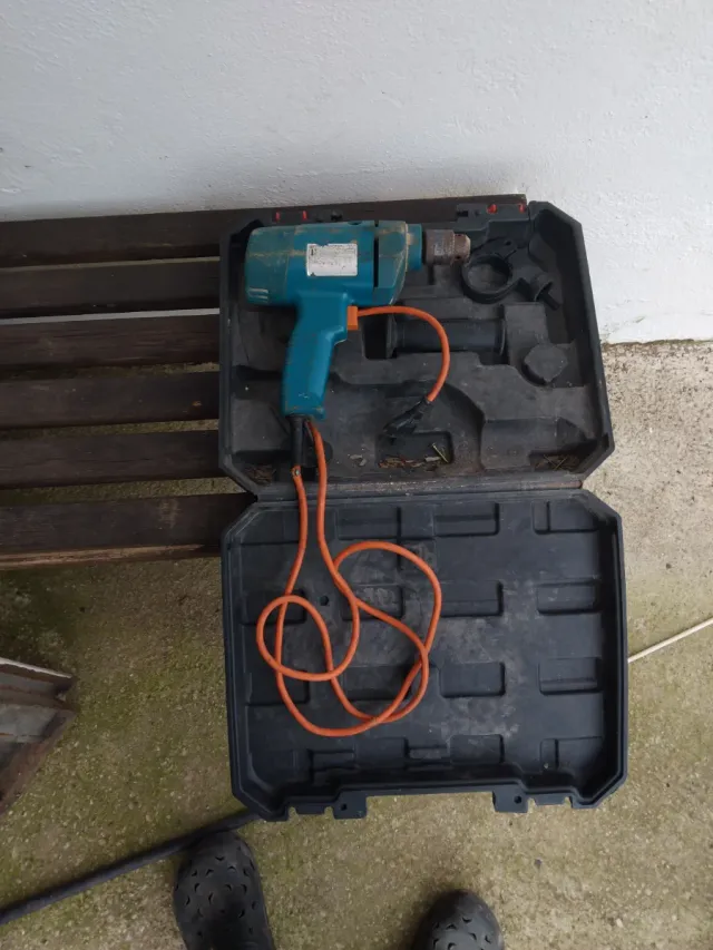 Taladro eléctrico con maletín