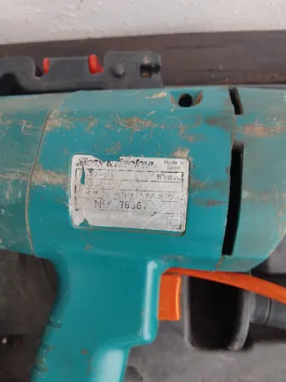 Taladro eléctrico con maletín